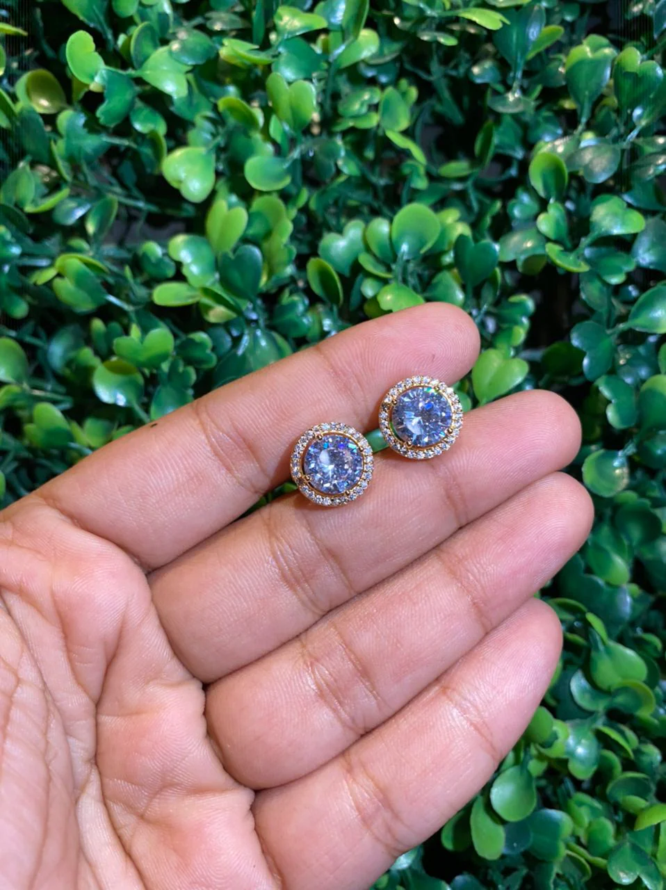 2.5 Ct round halo screwback earrings - Image 3