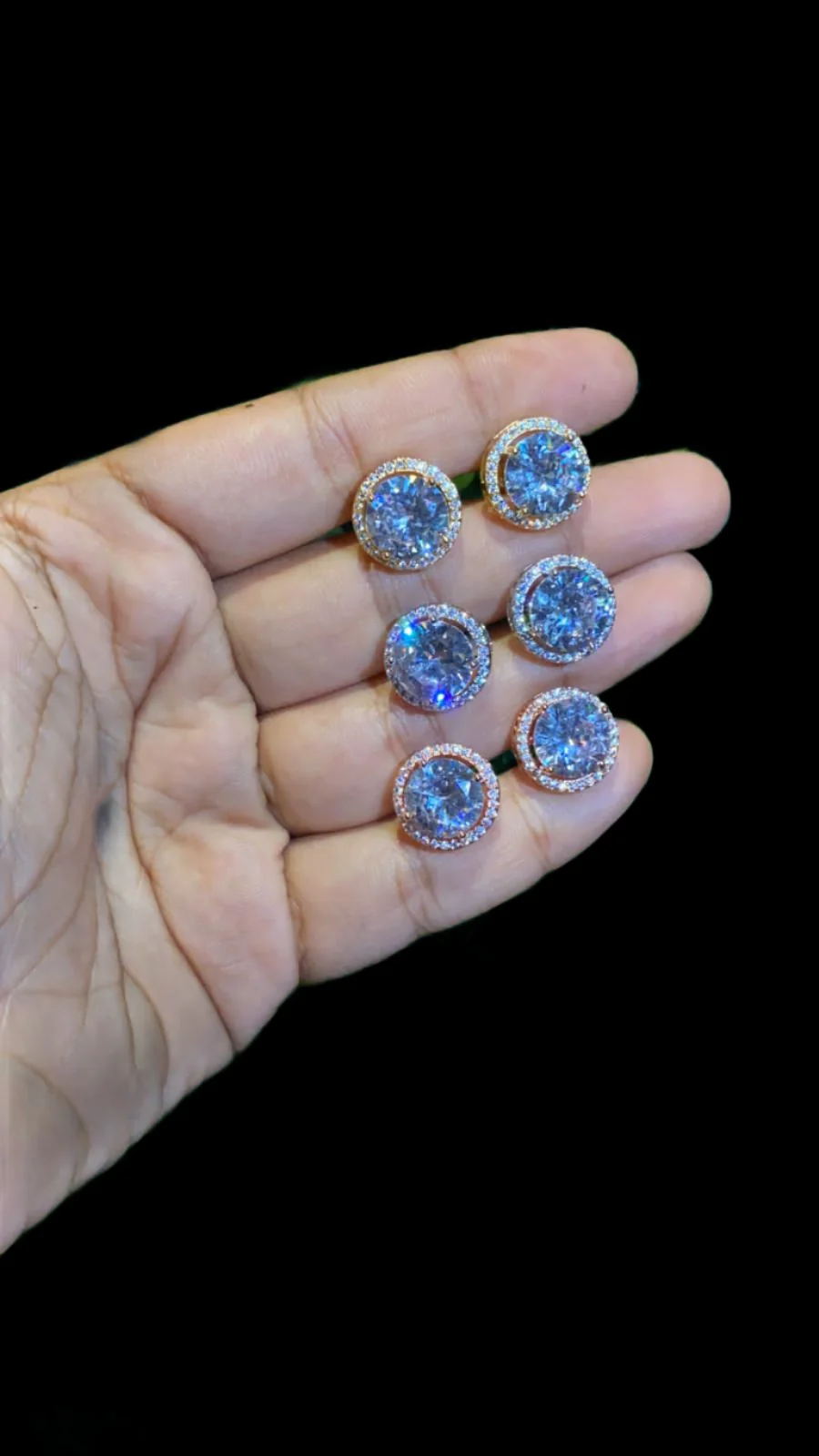 4.5 CT Round halo screwback earrings - Image 2