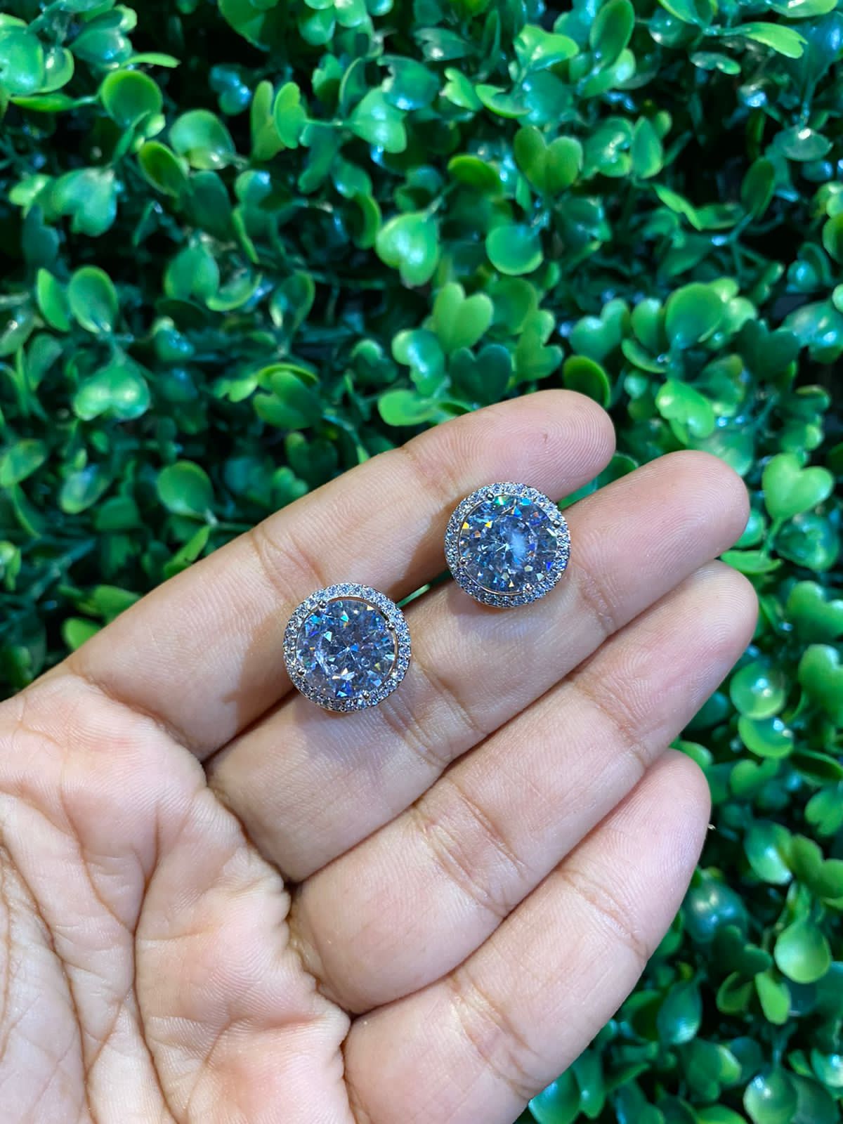 4.5 CT Round halo screwback earrings - Image 3