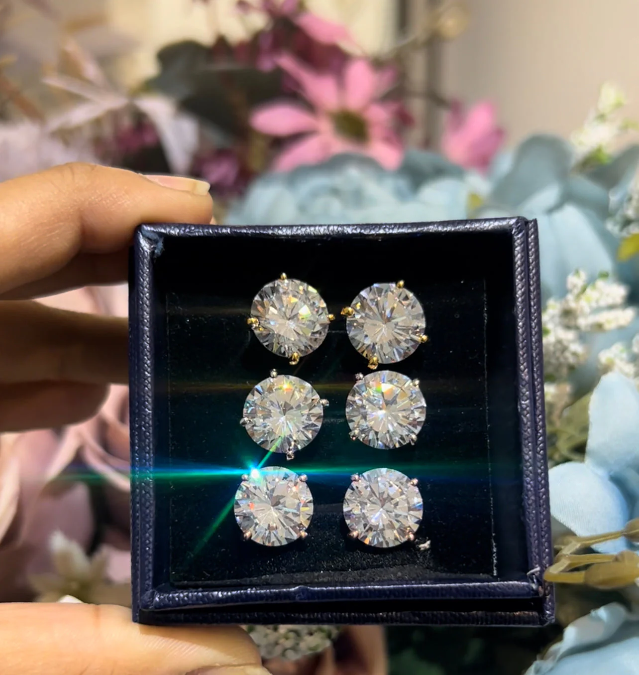 5 CT round screwback solitaires (Get a FREE GIFT) - Image 3