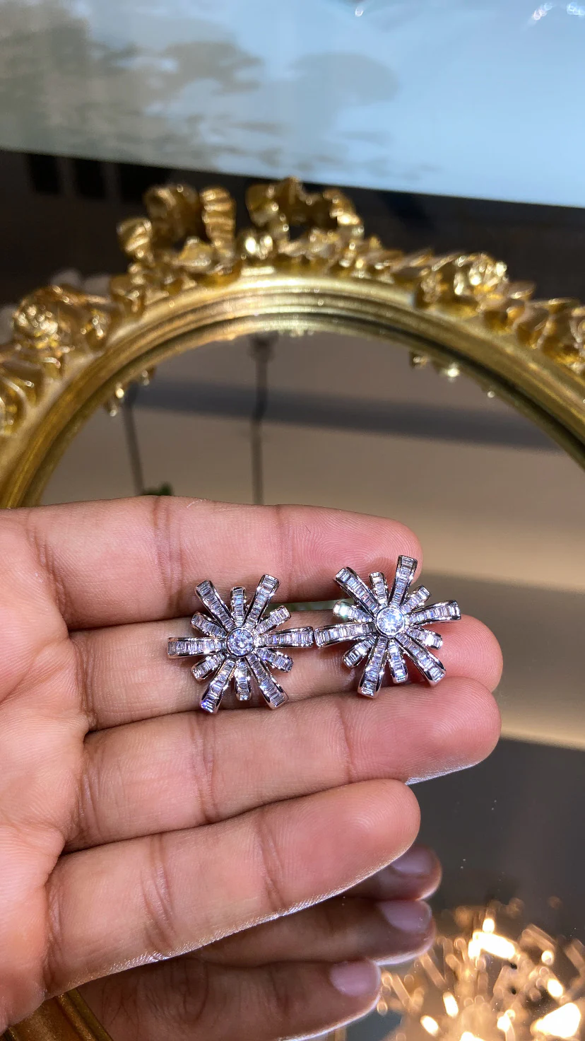 BAGUETTE FLOWER EARRING - Image 2