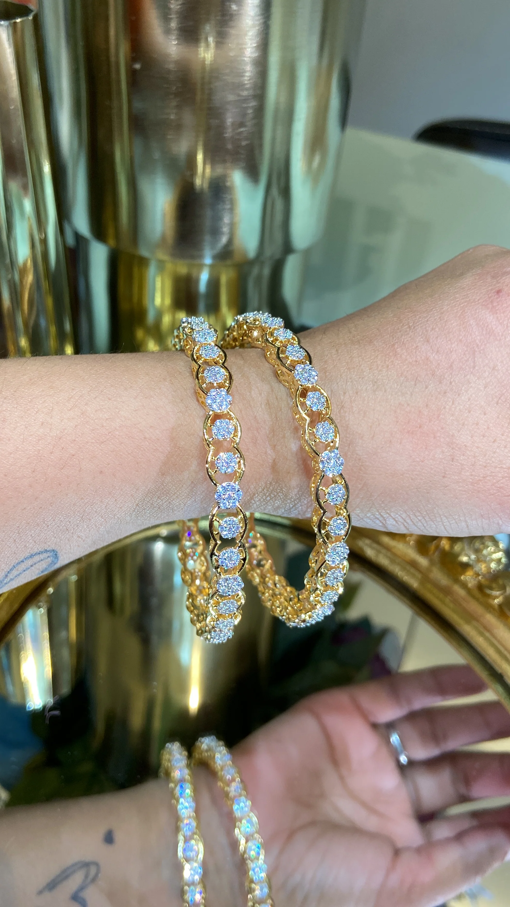 CLASSIC CLUSTER DIAMOND BANGLE (WITHOUT LOCK) 🪄 - Image 4