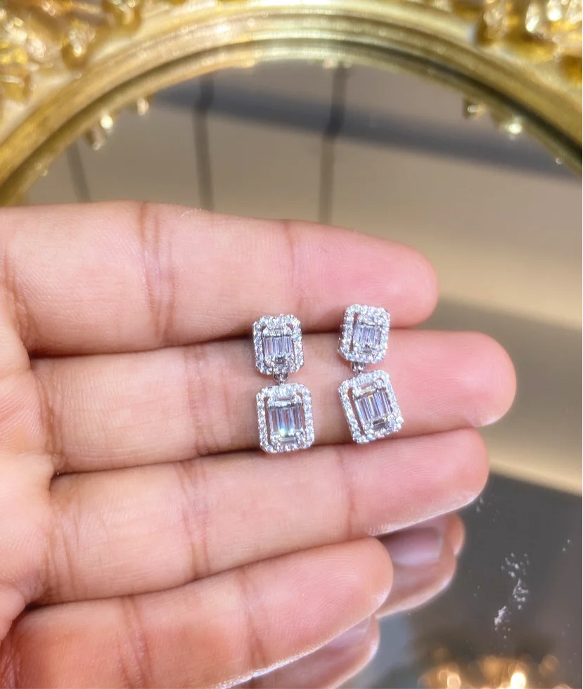 CLUSTER DROP EARRING