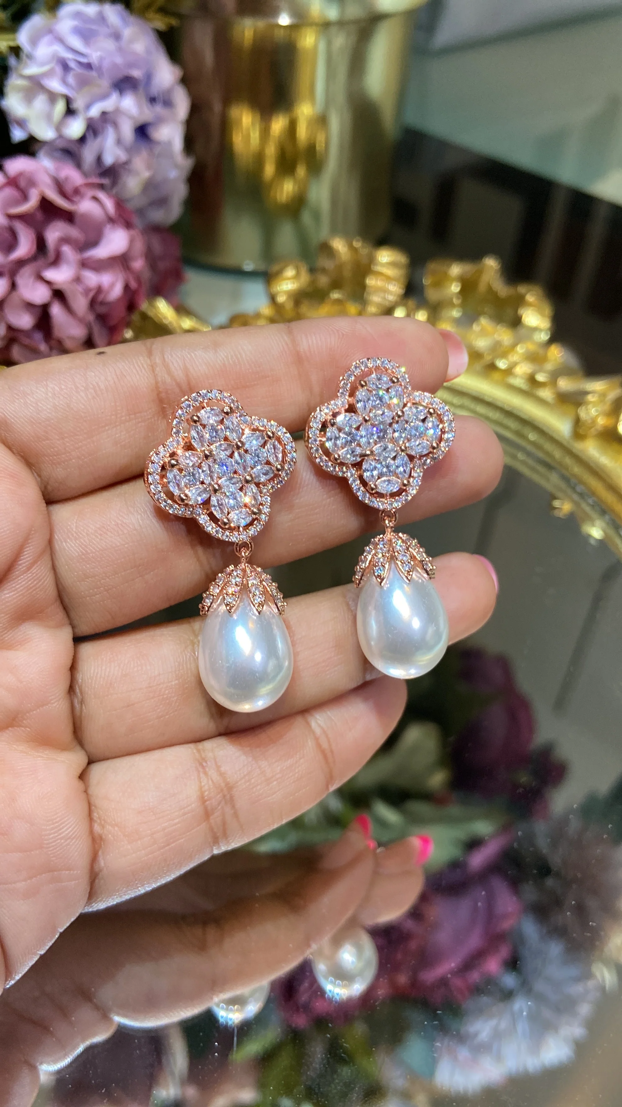 Cluster pearl drop earring 🎀 - Image 3