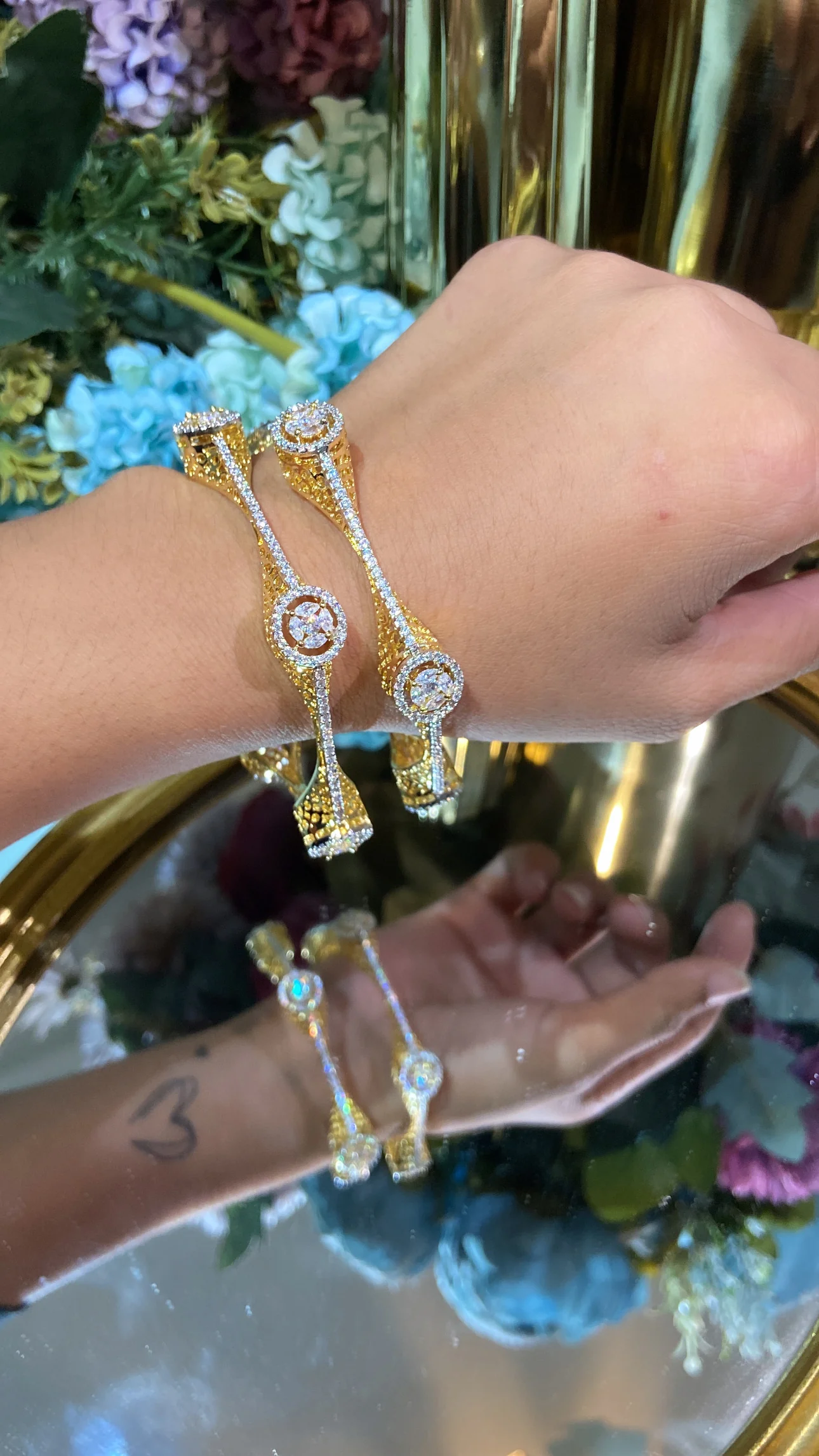 Daily wear cluster top gold DIAMOND design bangles - PAIR π€ - Image 3