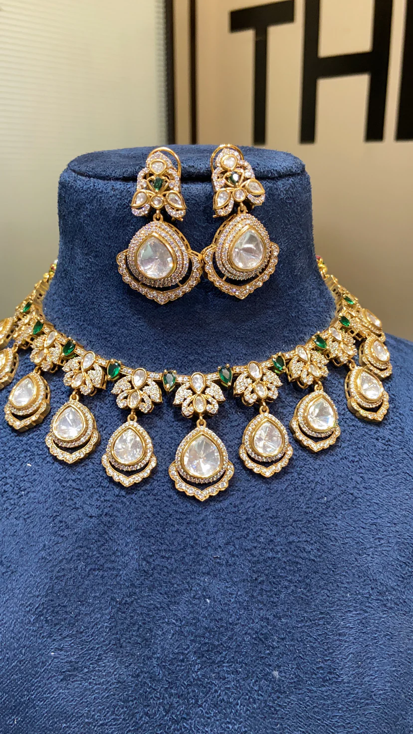 DROP NECKLACE SET WITH EARRING - Image 3