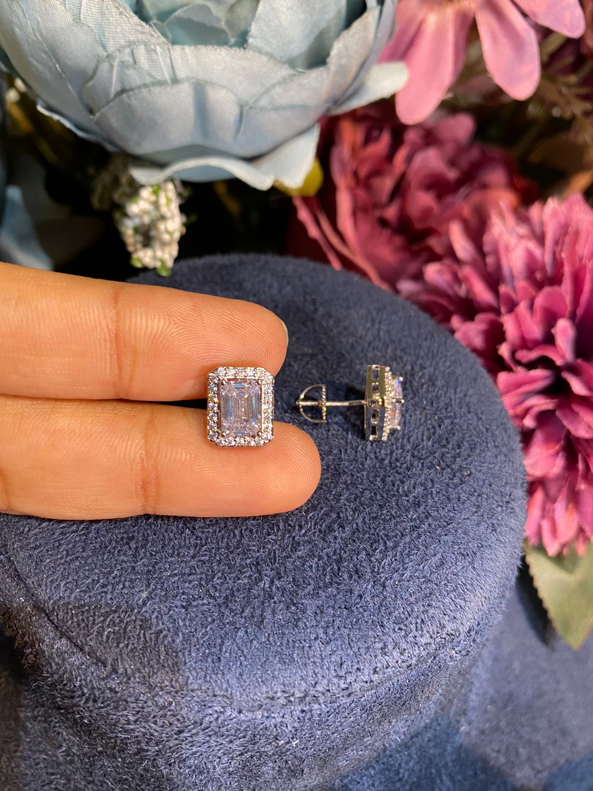 EMERALD CUT HALO EARRINGS - Image 4
