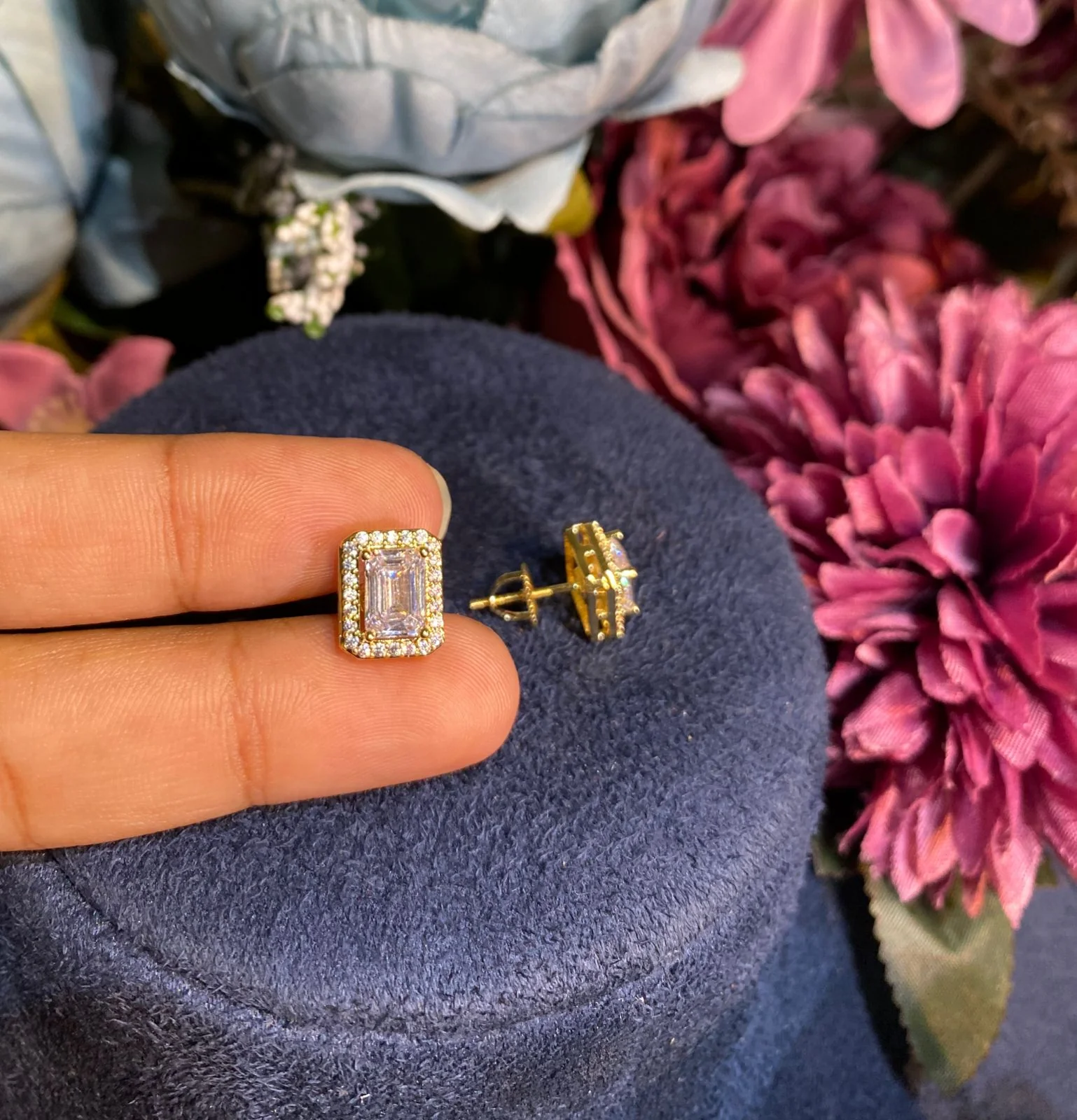 EMERALD CUT HALO EARRINGS - Image 5