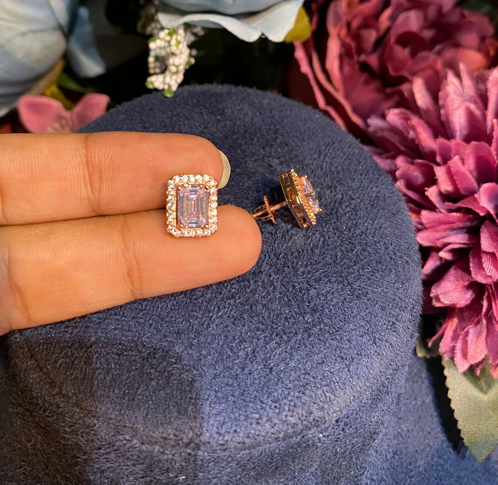 EMERALD CUT HALO EARRINGS - Image 6