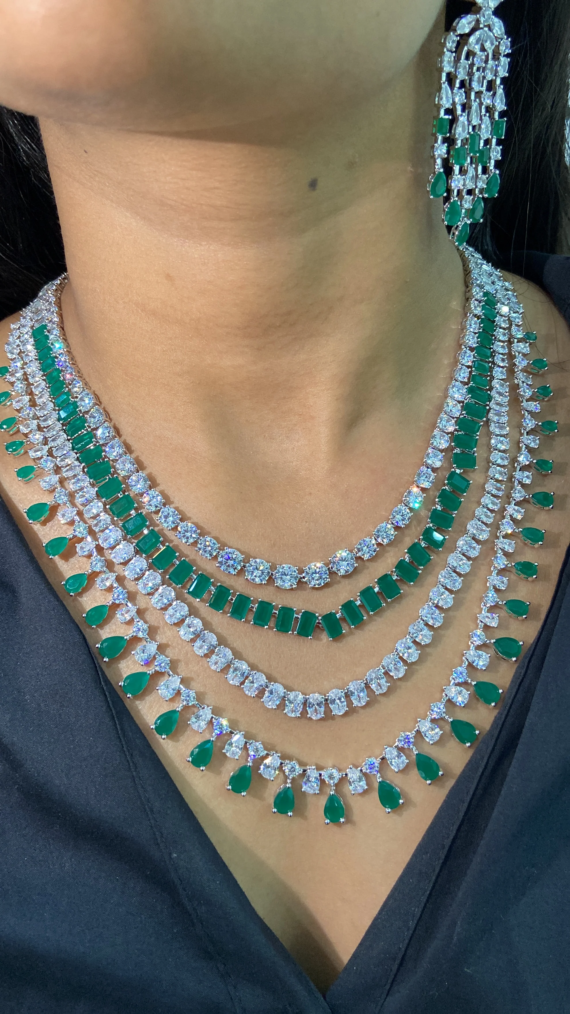 Emerald liner necklace set with earrings - Image 3