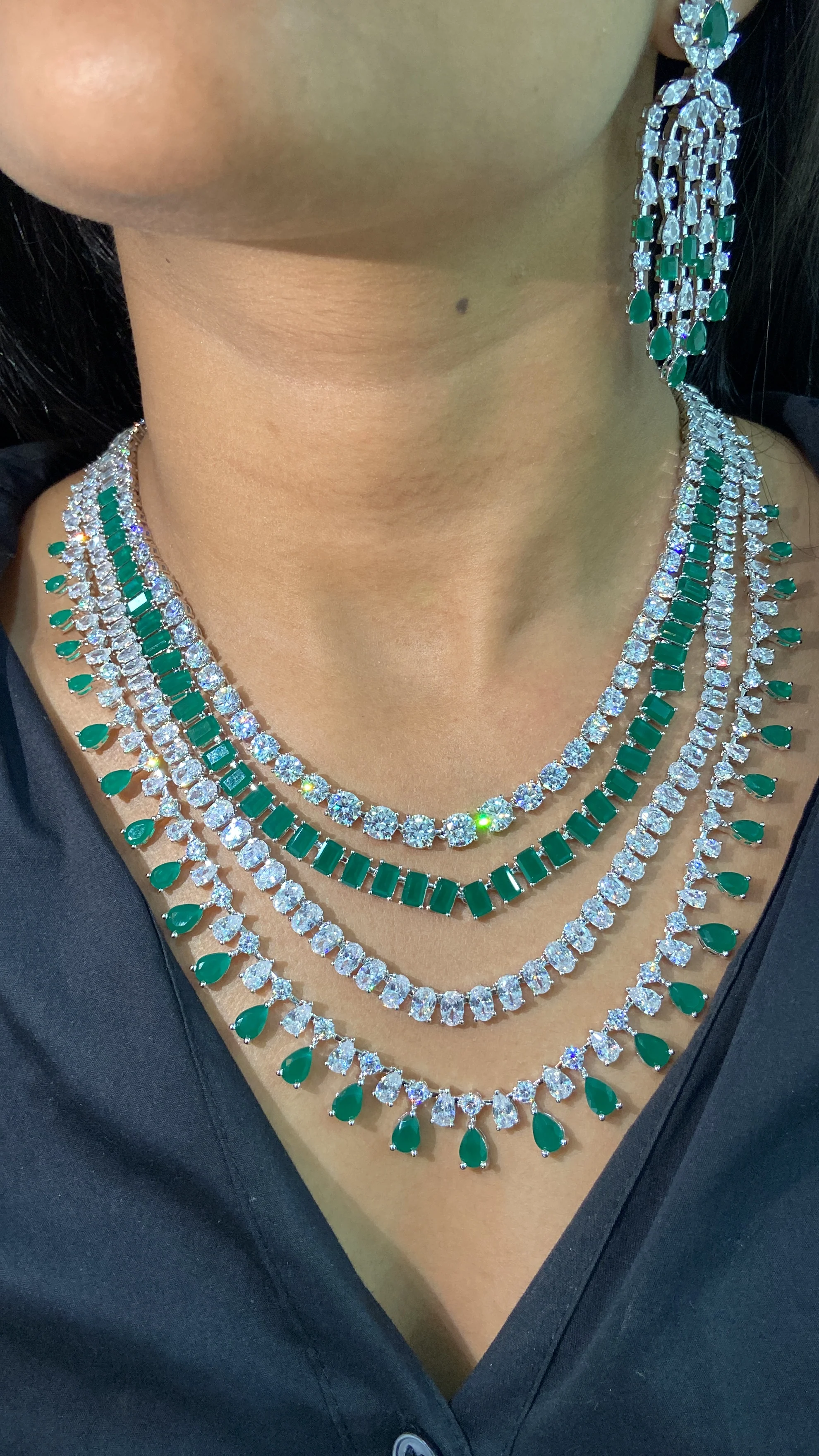Emerald liner necklace set with earrings - Image 4