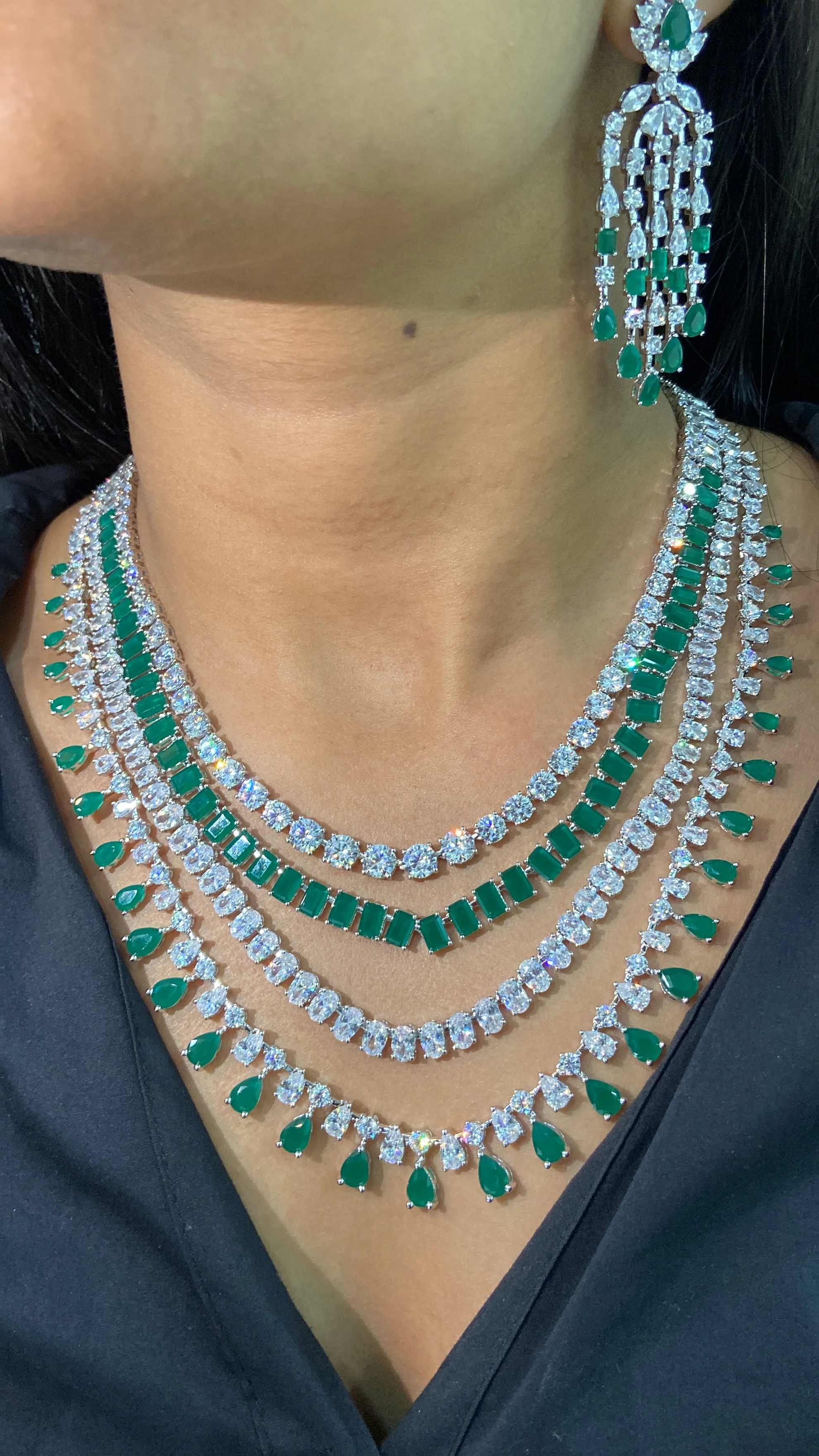 Emerald liner necklace set with earrings - Image 5