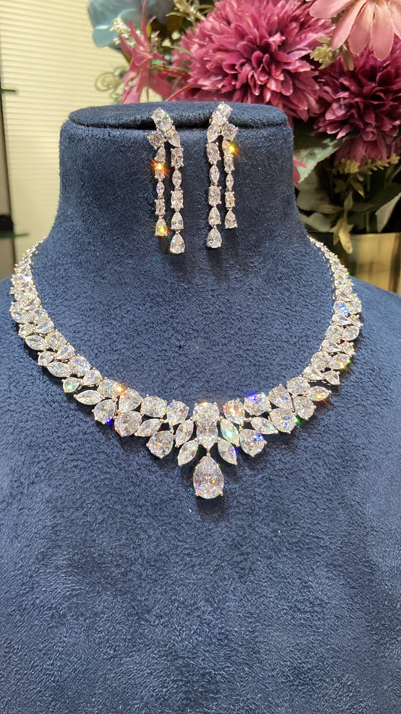 Festive Collar diamond Necklace Set - Image 4