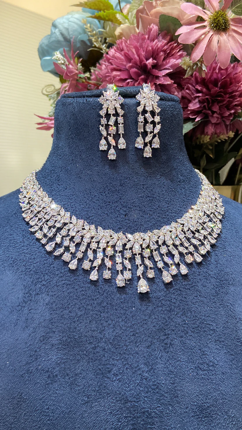 Festive Gloria diamond Necklace Set - Image 3