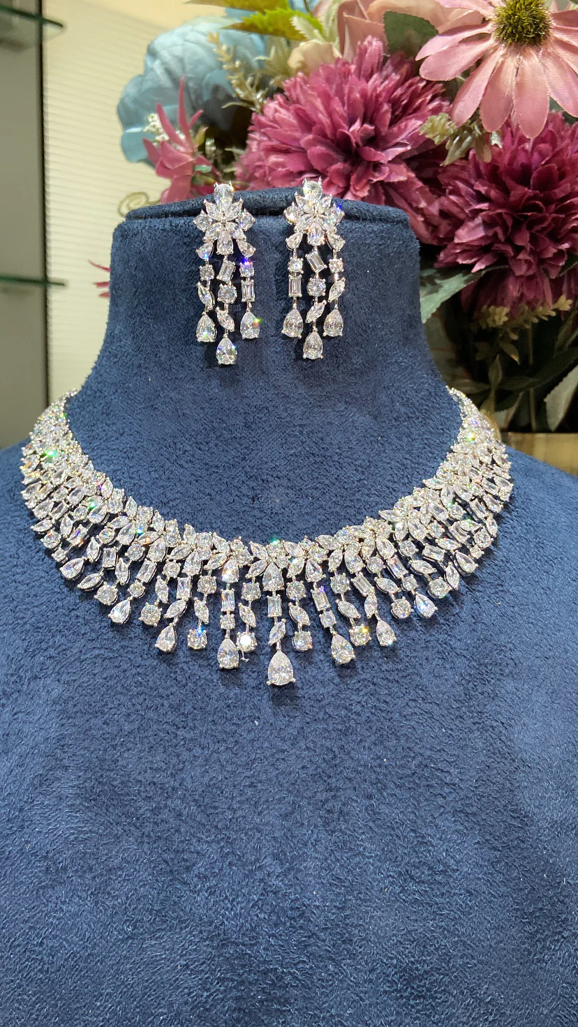 Festive Gloria diamond Necklace Set - Image 4