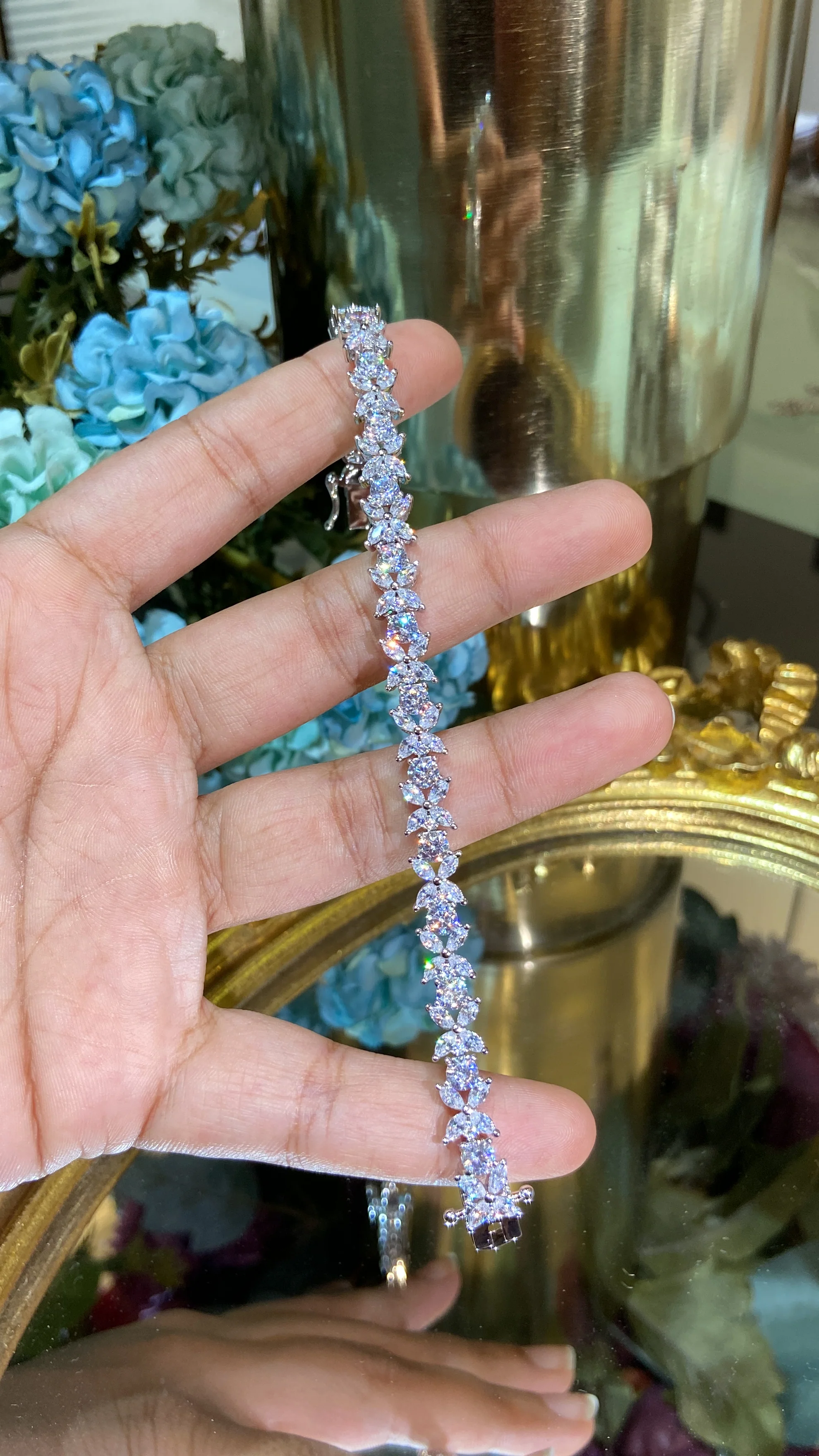 Flower designer tennis bracelet - Image 2