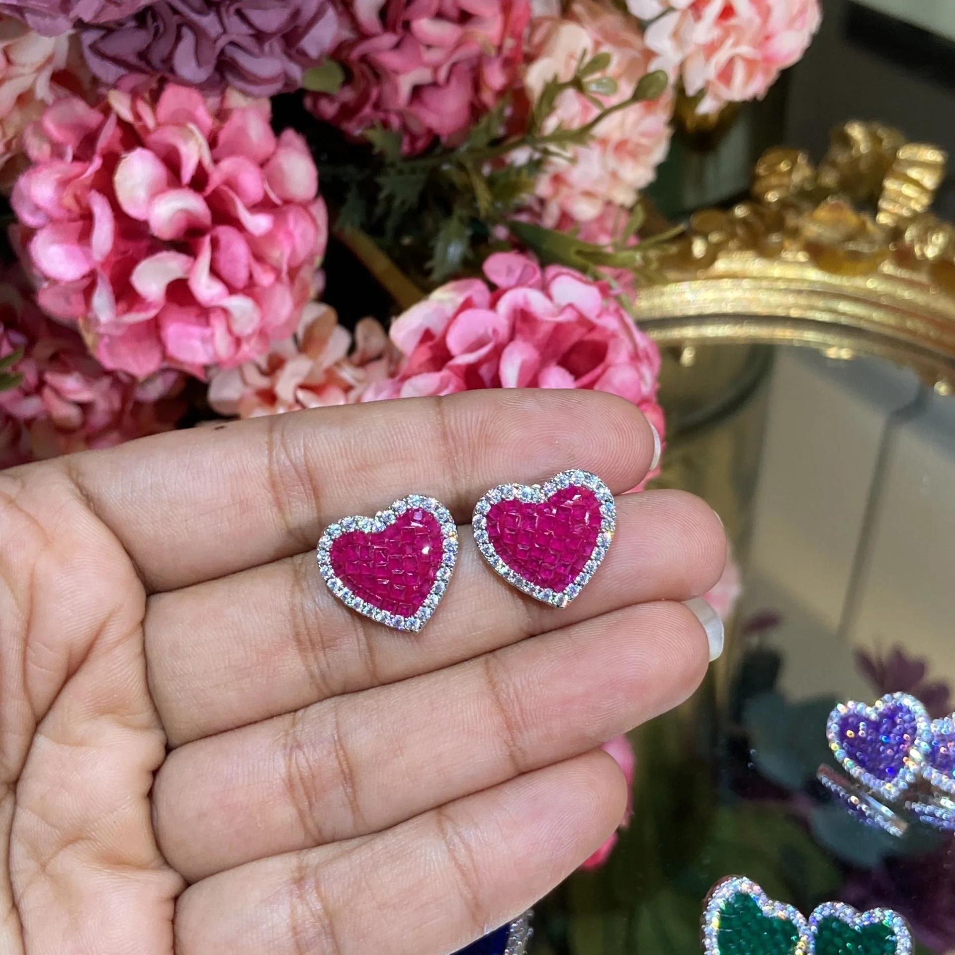 Invisible setting love earrings - Image 2