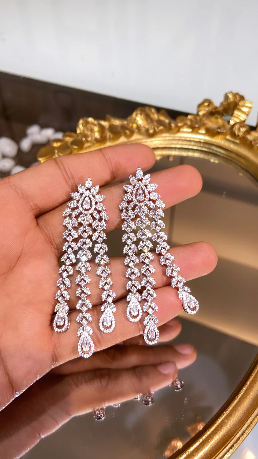 MANALI COCKTAIL EARRING - Image 3