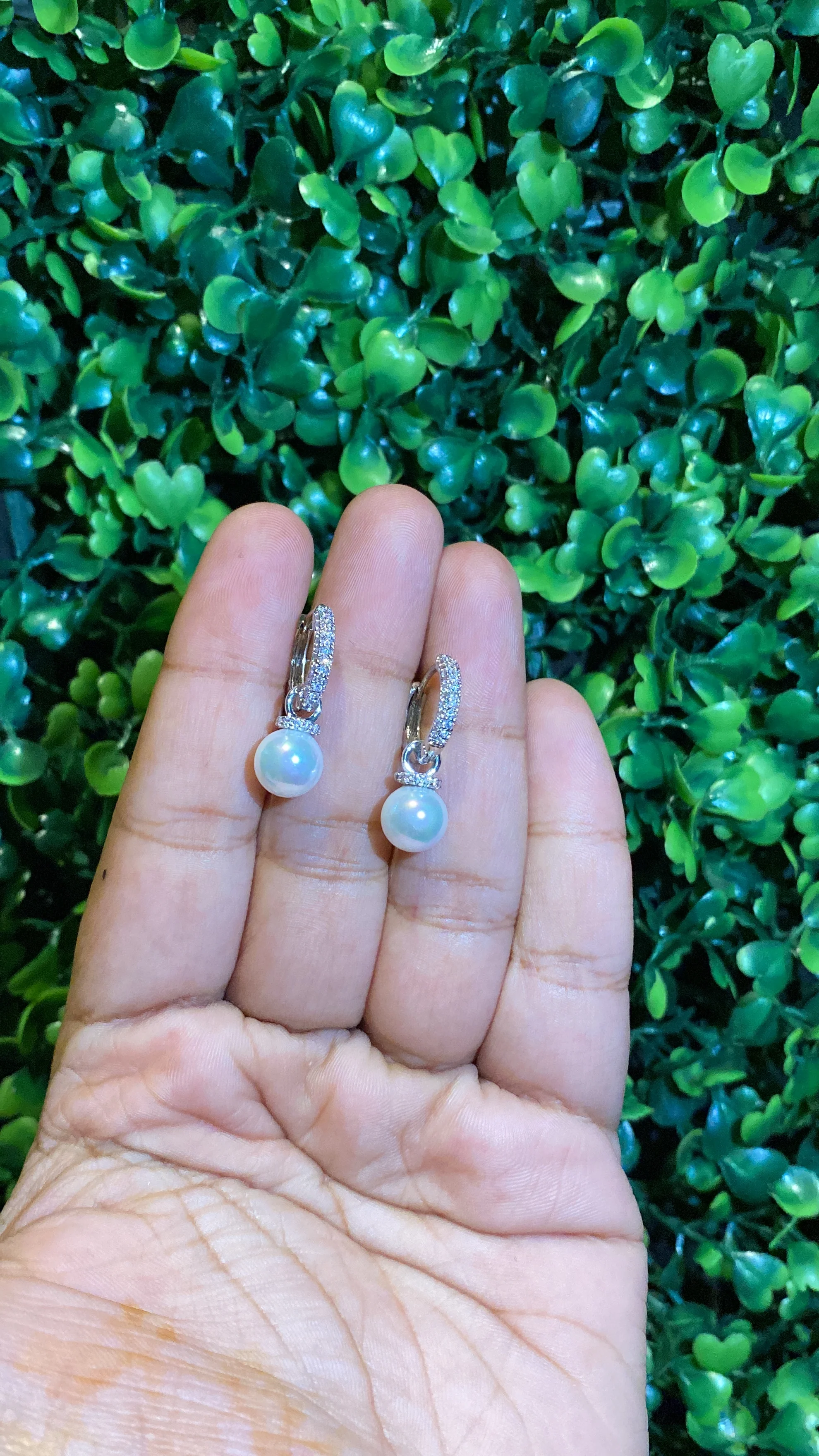 Mini pearl hoops - Image 2