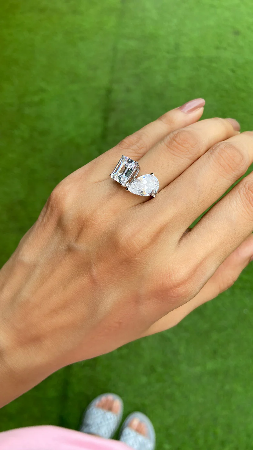 PEAR EMERALD CLASSIC RING