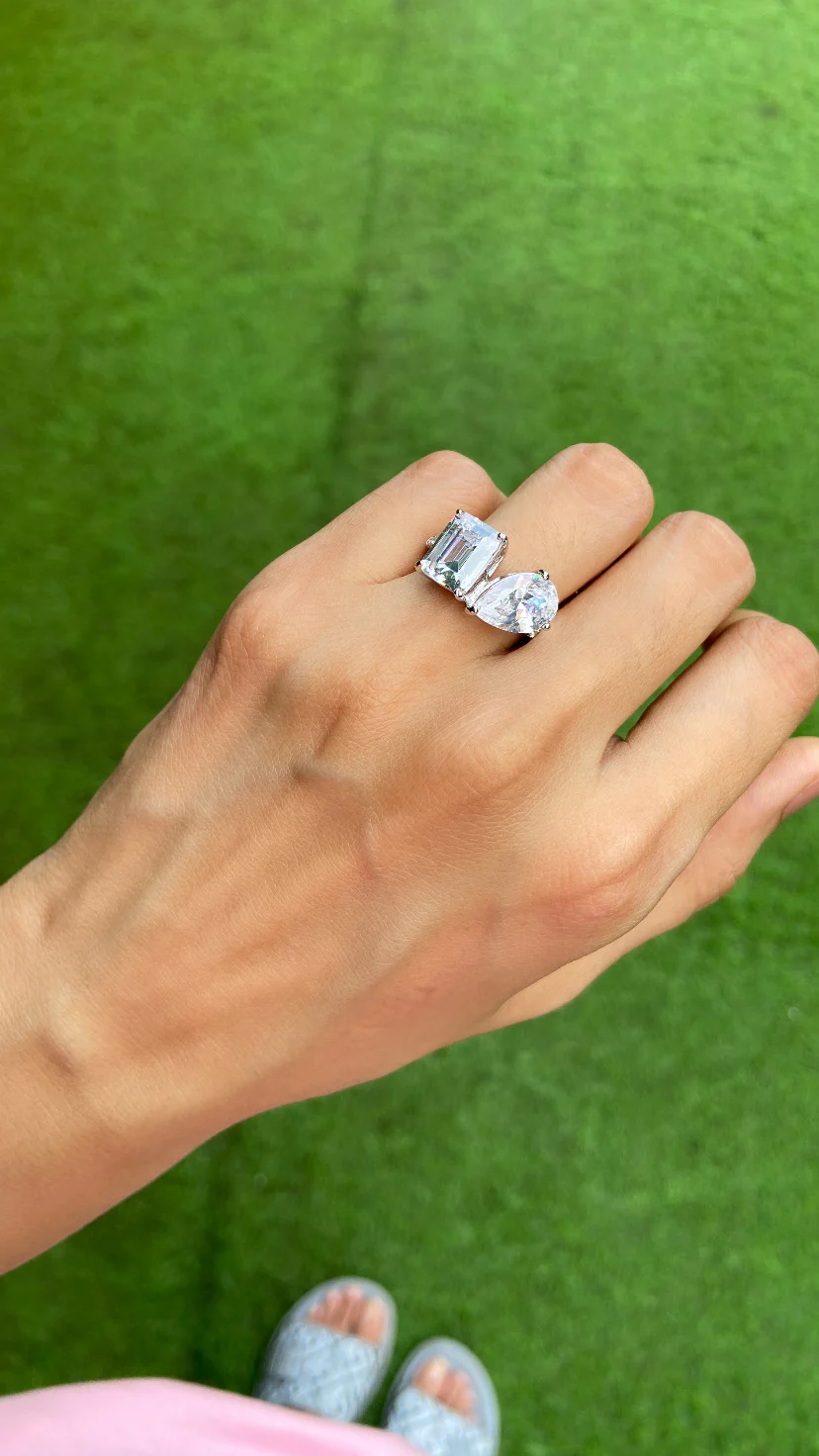 PEAR EMERALD CLASSIC RING - Image 2