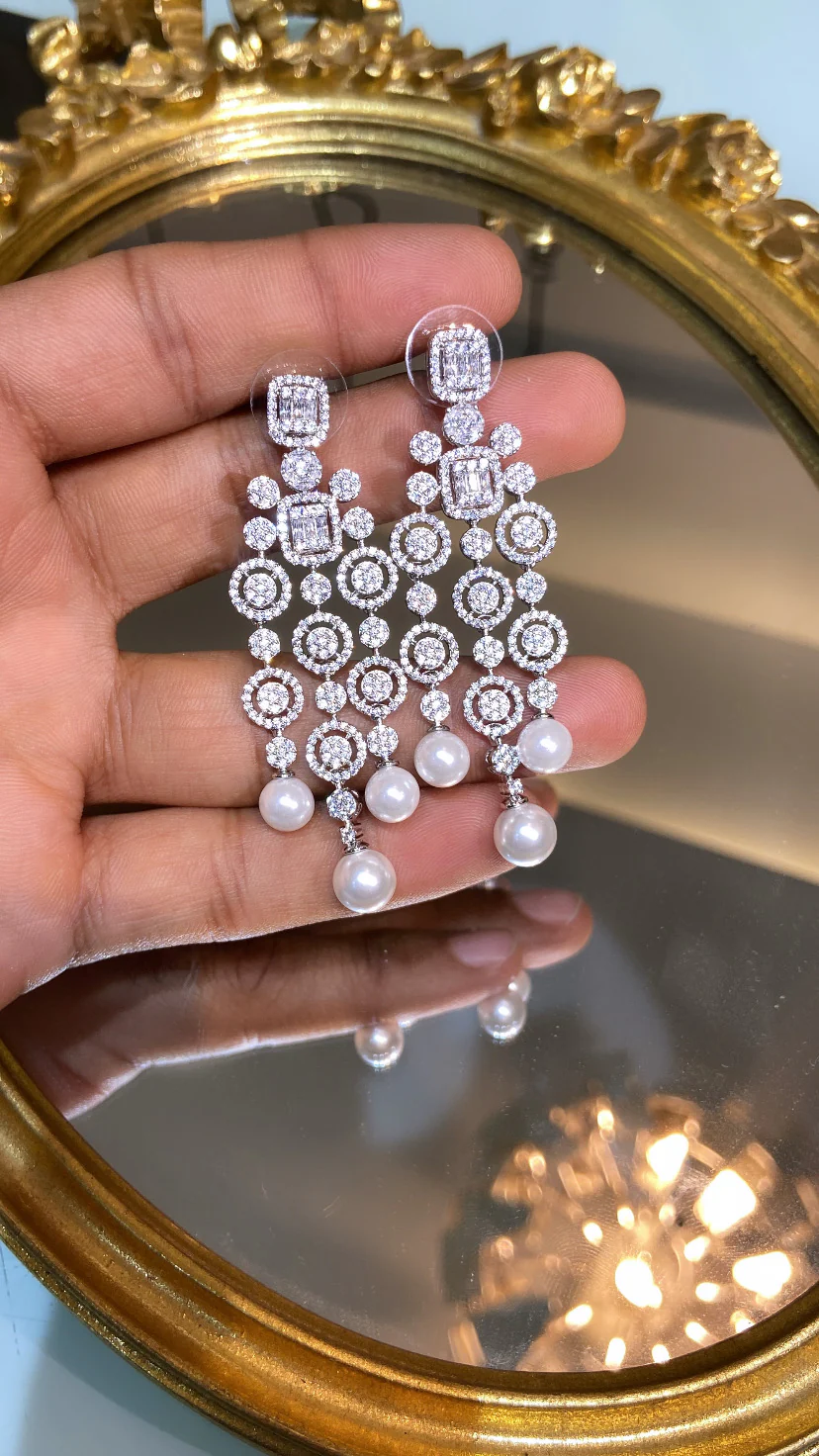 PEARL COCKTAIL EARRING