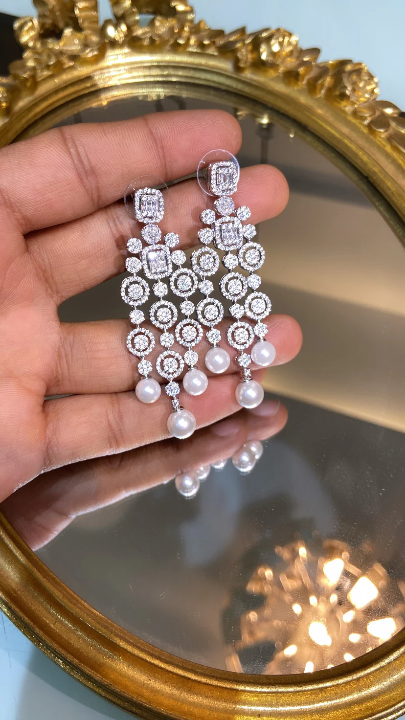 PEARL COCKTAIL EARRING - Image 2