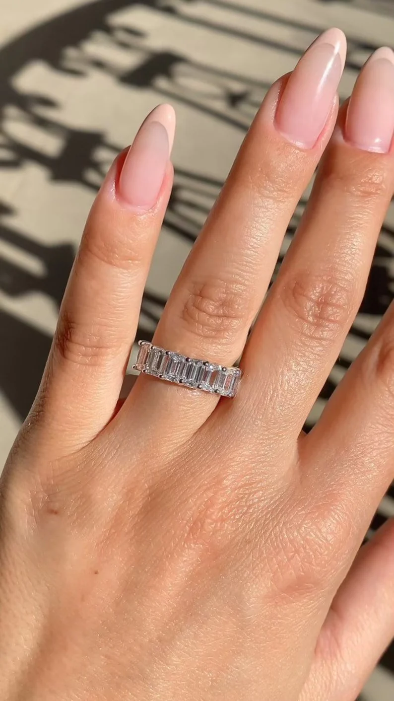 Emerald cut eternity band - Image 5