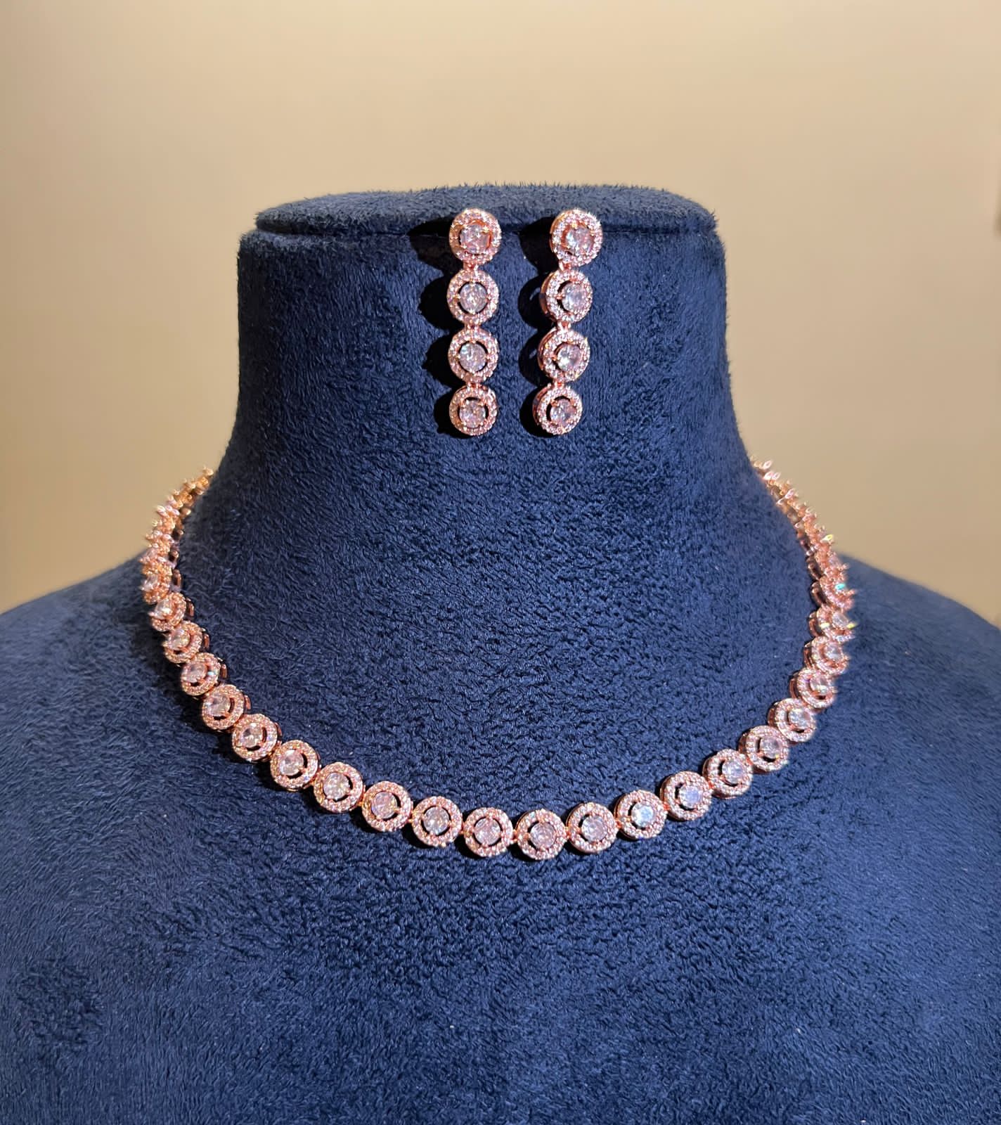 Small round halo neckalce set - Image 3