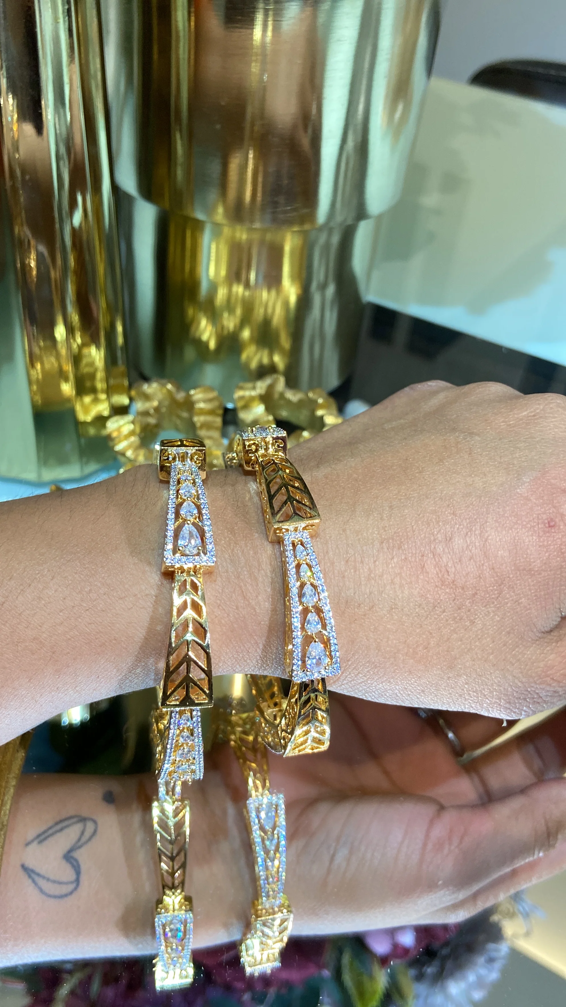 Spiral gold diamond bangles (Without Lock) - Image 5