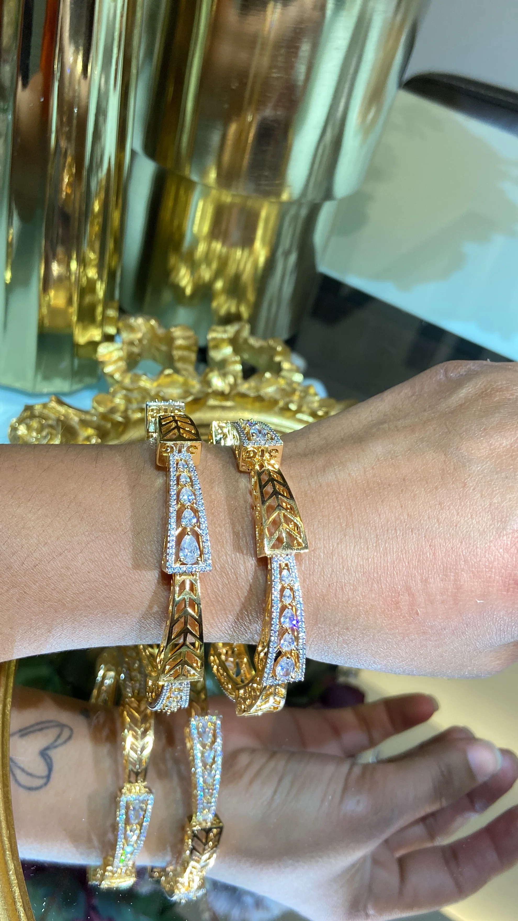 Spiral gold diamond bangles (Without Lock) - Image 6