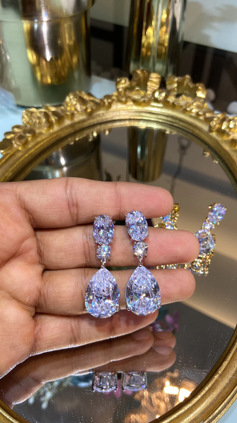 Statement Tear drop earring 🎀 - Image 3